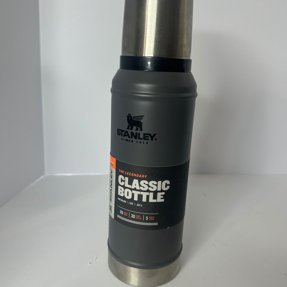 Stanley The Legendary Classic Bottle 1QT Charcoal Gray Insulated Thermos .94L